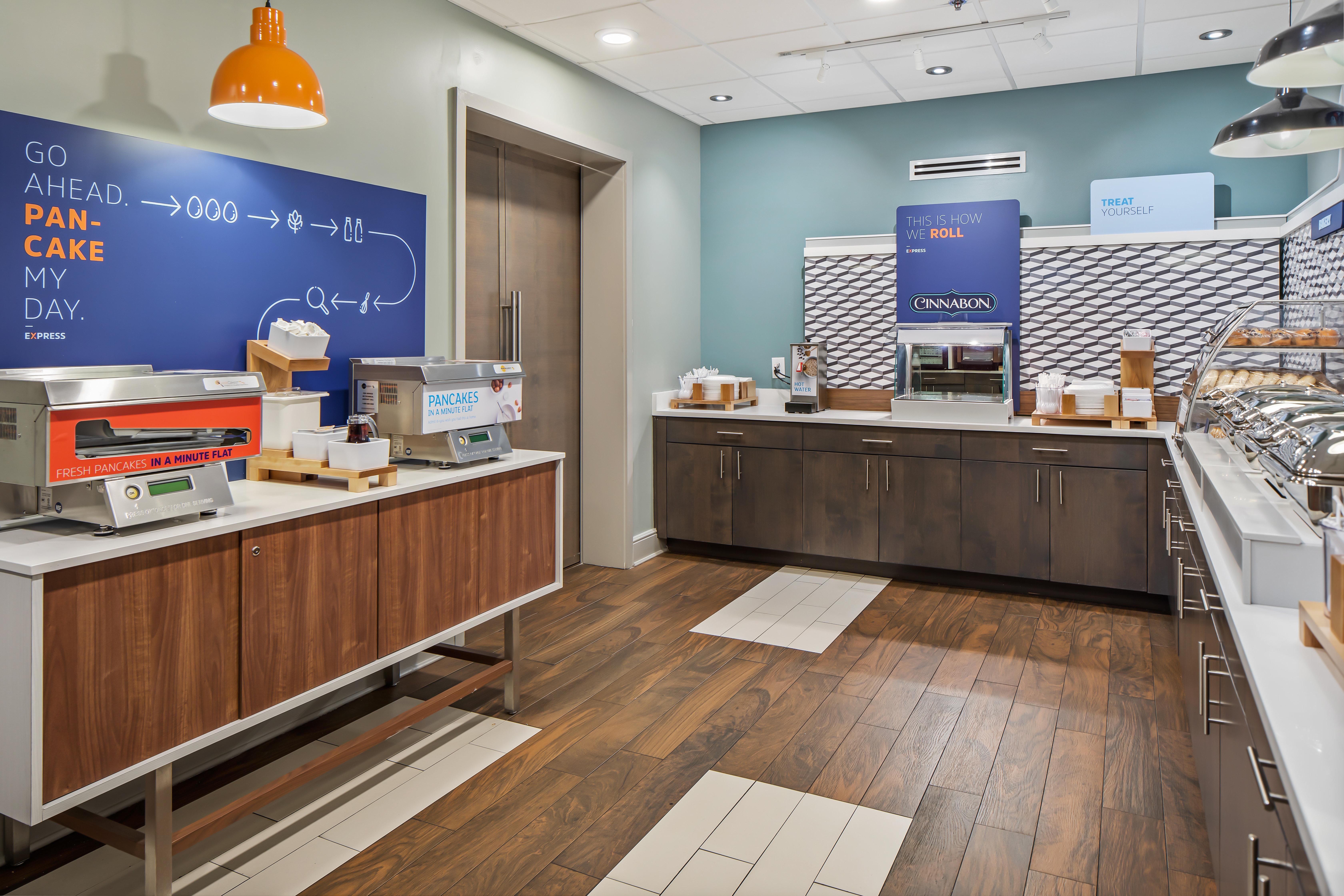 Holiday Inn Express Atlanta Airport-College Park By Ihg Экстерьер фото